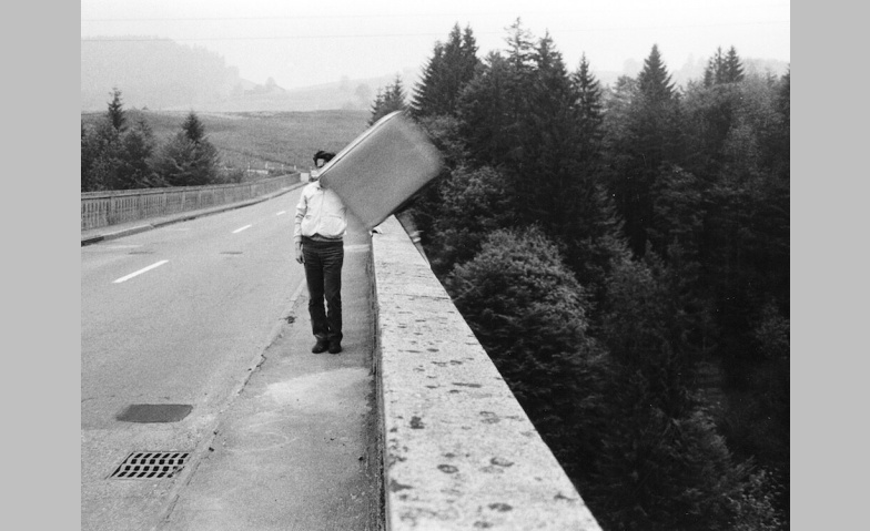 Event-Image for 'Signers Koffer – Unterwegs mit Roman Signer'